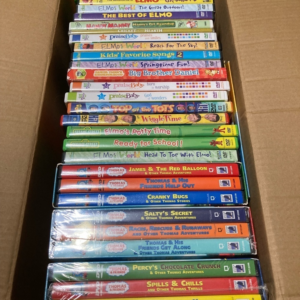 Kids Set of 2 Sesame Street DVDs. Kids Favorite Songs 2 and Elmo’s Potty Time - Picture 4 of 4